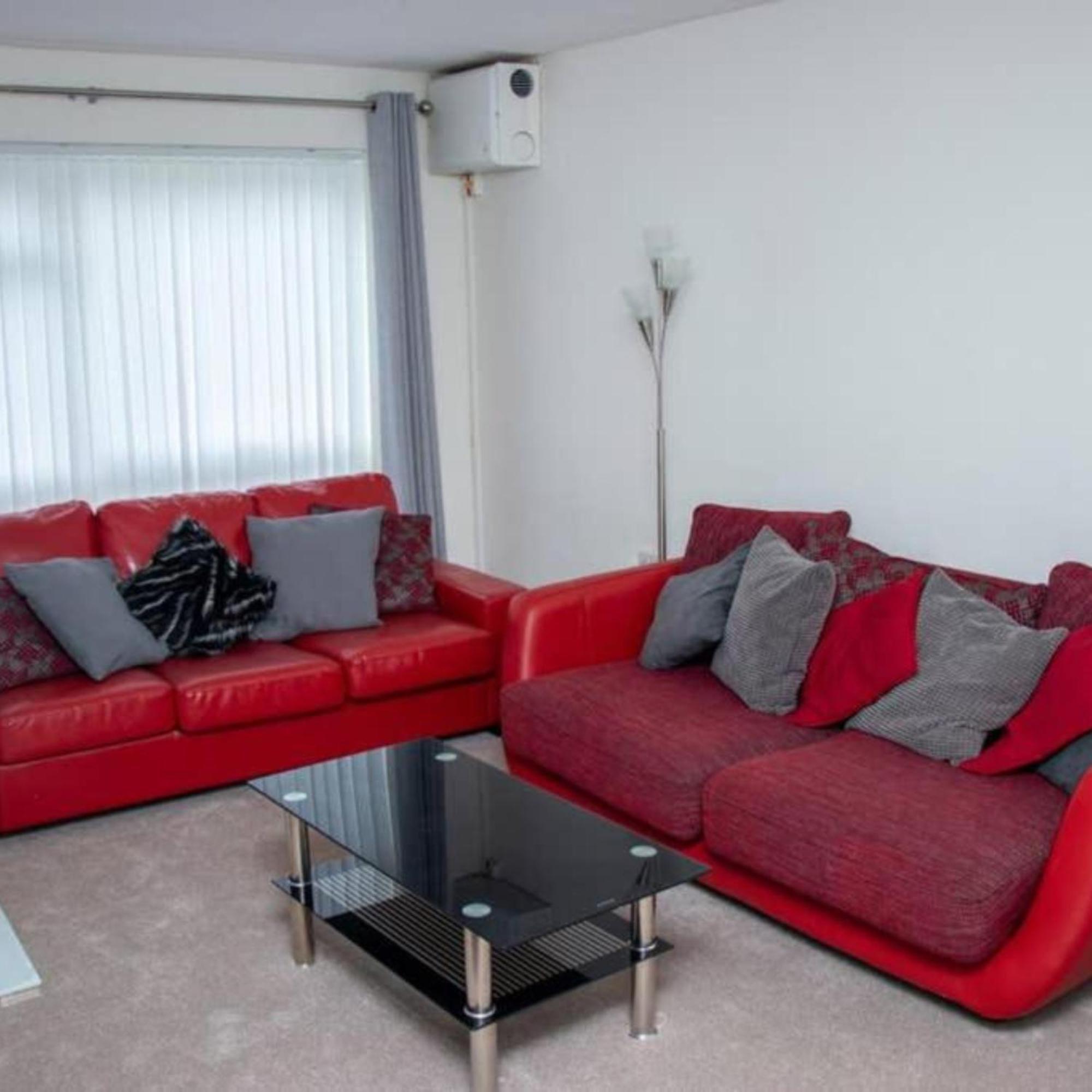 2-Bed Sleeps 4 Comfy For Contractors With Free Parking In Crawley Near Gatwick Manor Royal Refurbished公寓 外观 照片