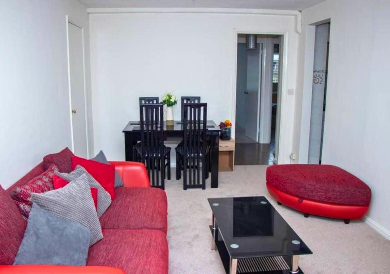 2-Bed Sleeps 4 Comfy For Contractors With Free Parking In Crawley Near Gatwick Manor Royal Refurbished公寓 外观 照片